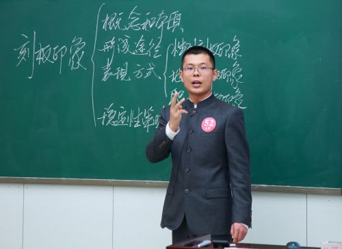 我校马克思主义学院教师齐钊荣获文科组一等奖.JPG